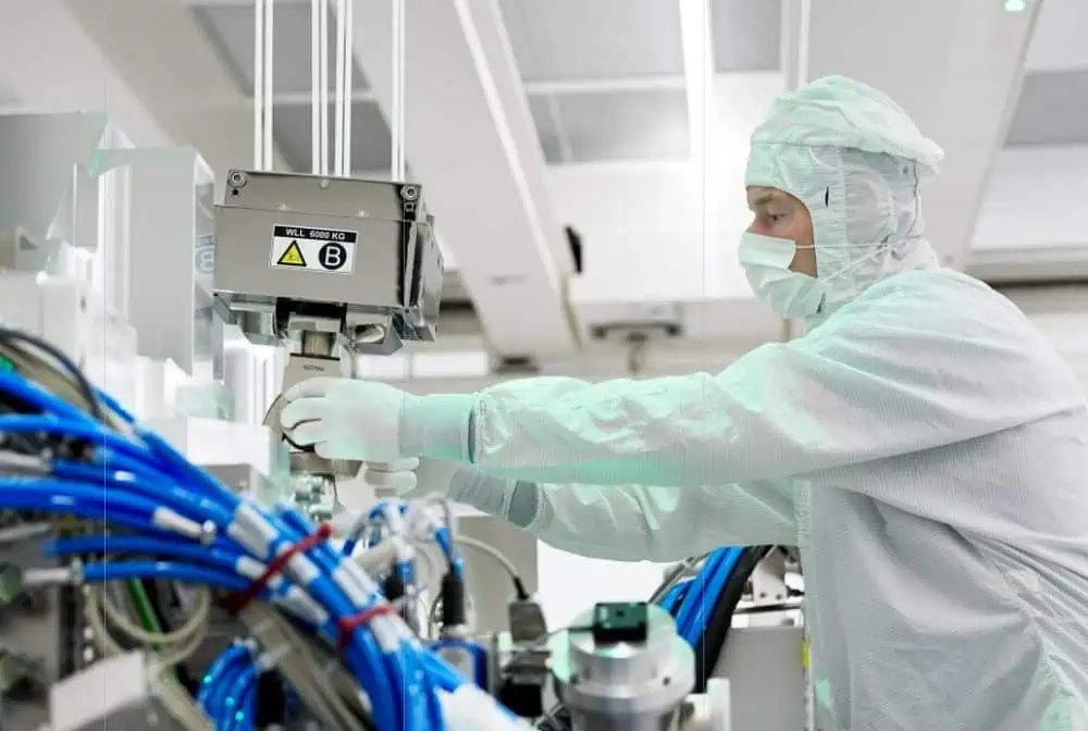 ASML_profile | TechSplicit ASML 2025: Beautiful with a Sprinkling of Risks