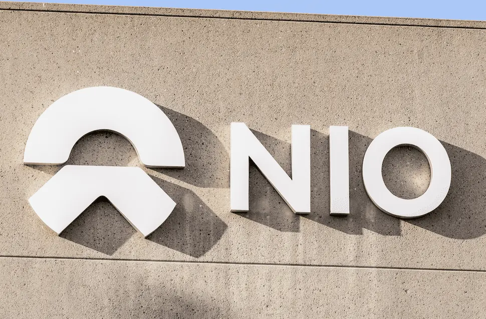 Nio premium EVs China Tesla battery swapping