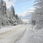 road sign in snow | TechSplicit Road sign in snow on a country road