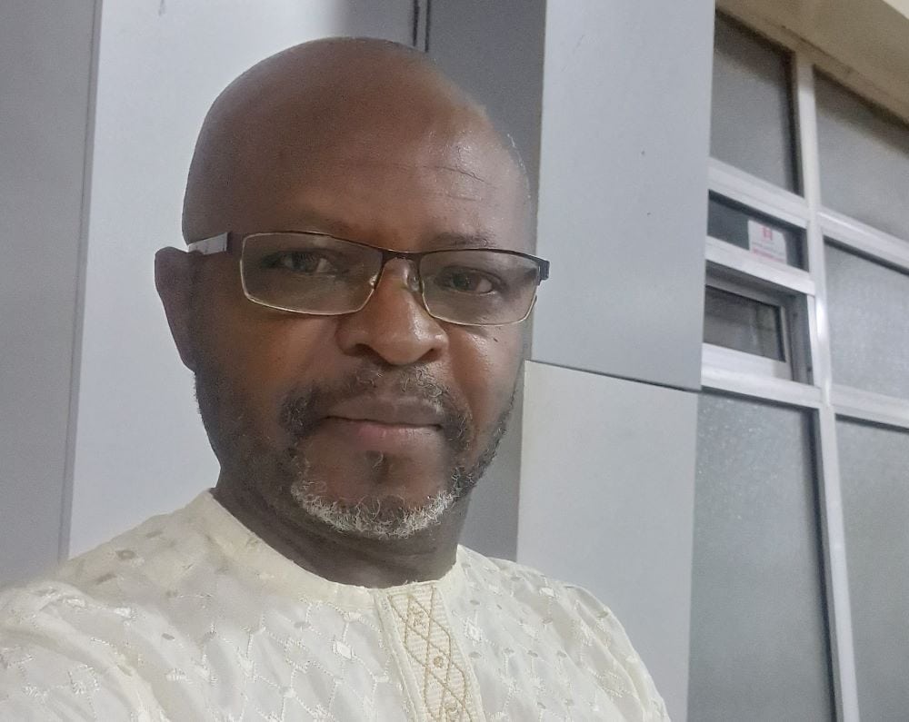 bola at the airport | TechSplicit Bolaji Ojo stranded at the airport in Lagos at 3:00AM on Monday.