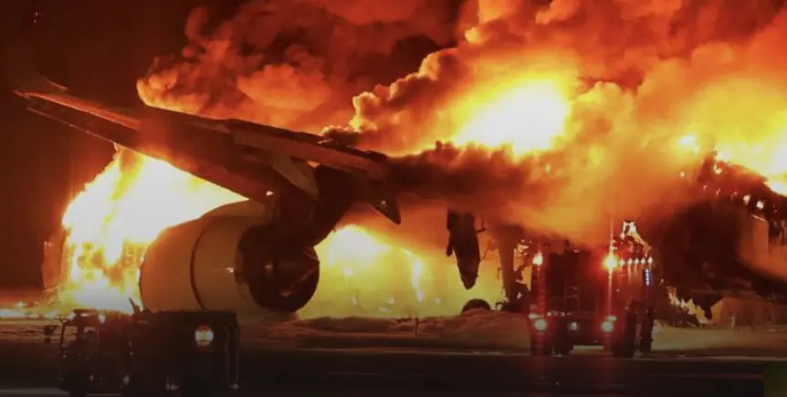 JAL on fire | TechSplicit JAL crash safety