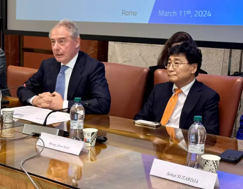 Silicon Box Expands to Italy